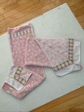 Vintage Euro MCM Pink/White/Green Floral Cotton Hand Towels in Cotton 31.5”x 18”
